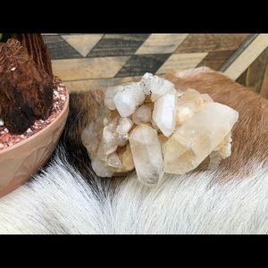 Natural large quartz